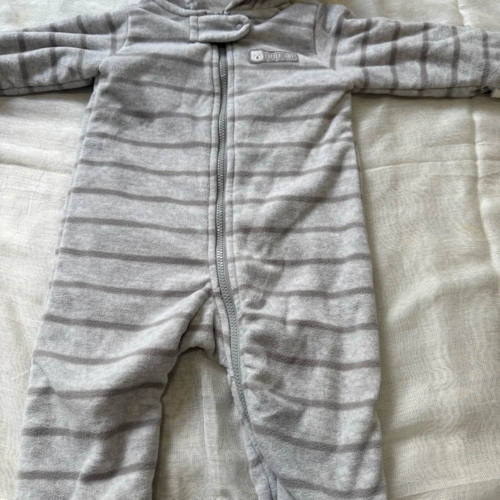 Carter's Striped Gray Hooded Footie Size 6 months